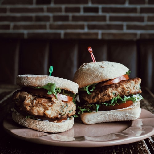 Best Canadian Food - 35 Best Canadian Dishes And Traditional Food In Canada To Try 13 Canadian Food, Canadian cuisine, Traditional Canadian Food, food in Canada, Canadian dishes, Canadian burger