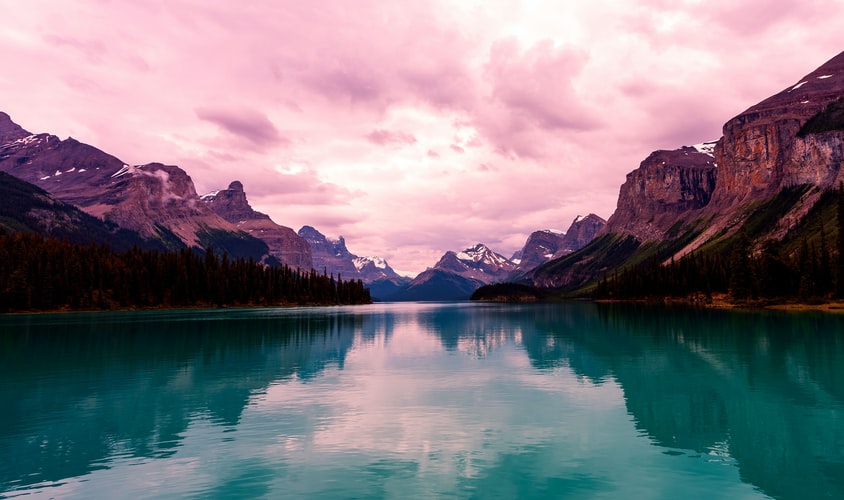44 Most Instagrammable Places In Canada And Best Canada Instagram Spots 31 Canada instagram spots, most instagrammable places in Canada, instagrammable places in Canada, Canada photography, Canada photos, Maligne lake