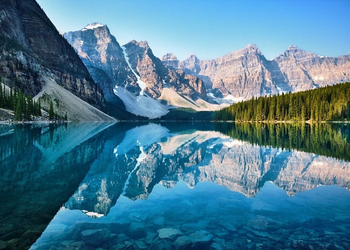 44 Most Instagrammable Places In Canada And Best Canada Instagram Spots 27 Canada instagram spots, most instagrammable places in Canada, instagrammable places in Canada, Canada photography, Canada photos, Moraine Lake