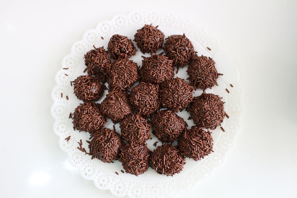 Comparison Sao Paulo vs Rio de Janeiro - Which is Better? 13 Brigadeiros - Brazilian dessert - Sao Paulo vs Rio de Janeiro
