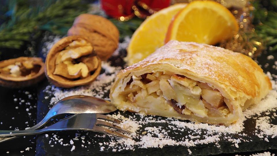 Best Slovenian Food - 42 Best Slovenian Dishes And Traditional Food In Slovenia To Try 34 Slovenian Snacks, Traditional Slovenian dessert and snacks, Slovenia snacks, Slovenia cuisine, traditional dessert and snacks in Slovenia, Slovenian desserts, Slovenia desserts, Jabolčni Štrudelj