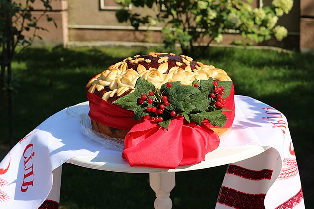 Best Ukrainian Food - 50 Best Ukrainian Dishes And Traditional Food In Ukraine To Try 33 Ukraine Food, Ukraine desserts, Traditional Ukraine Food, desserts in Ukraine, Ukraine dishes, Ukrainian food, Ukrainian dessert, Ukrainian desserts, korovai
