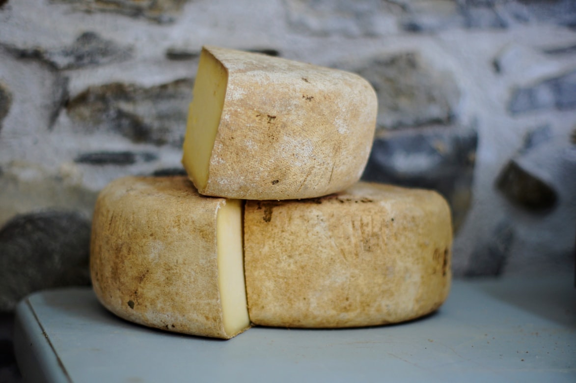 Best Slovenian Food - 42 Best Slovenian Dishes And Traditional Food In Slovenia To Try 26 Slovenian Snacks, Traditional Slovenian dessert and snacks, Slovenia snacks, Slovenia cuisine, traditional dessert and snacks in Slovenia, Slovenian desserts, Slovenia desserts, Tolminc Cheese