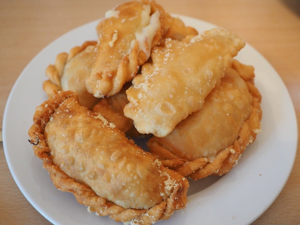 Best Argentinian Food - 46 Best Argentinian Dishes and Traditional Food in Argentina to Try 25 argentinian snacks, Argentinian desserts, Argentinian cuisine, snacks and desserts in argentina, traditional Argentinian snacks and desserts, argentina snacks, argentina desserts, mendocinas