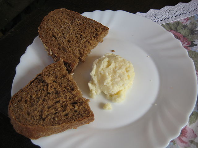 Best Slovenian Food - 42 Best Slovenian Dishes And Traditional Food In Slovenia To Try 27 Slovenian Snacks, Traditional Slovenian dessert and snacks, Slovenia snacks, Slovenia cuisine, traditional dessert and snacks in Slovenia, Slovenian desserts, Slovenia desserts, mohant