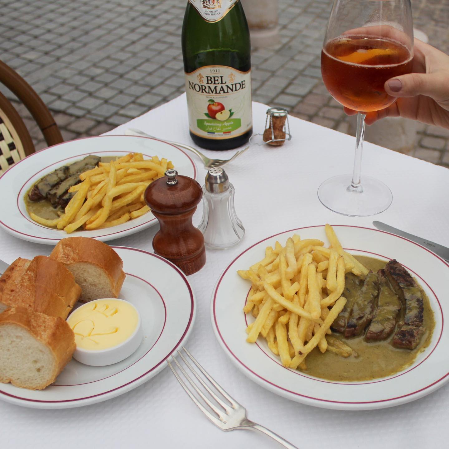 Geneva Food - 30 Best Restaurants In Geneva And Where To Eat 9 Restaurants in Geneva, best restaurants in Geneva, restaurants Geneva, Geneva restaurants, where to eat in Geneva, Geneva food, Le Relais de l'Entrecôte
