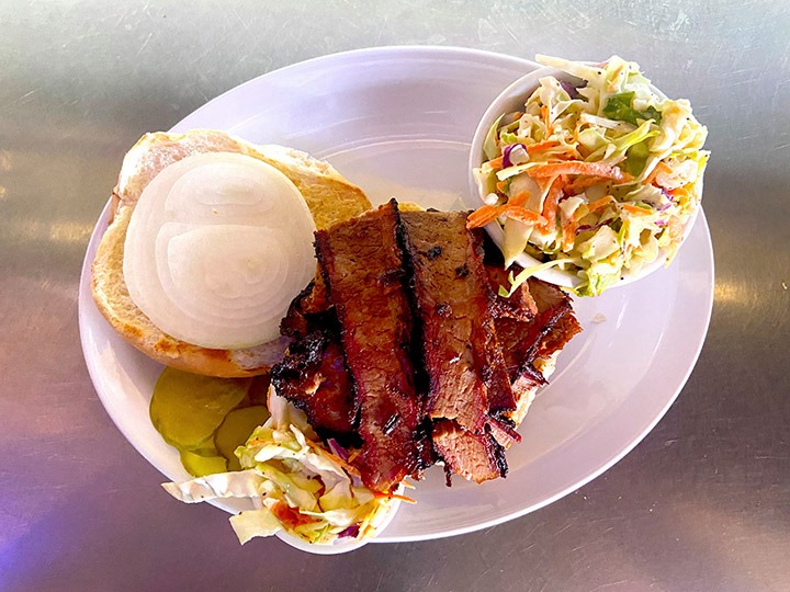 Wailuku Food - 17 Best Restaurants In Wailuku And Where To Eat 6 BEACH BUMS BAR & GRILL , restaurants in Wailuku, restaurants in Wailuku, plant based restaurants in Wailuku, vegetarian restaurants in Wailuku, vegan restaurants in Wailuku
