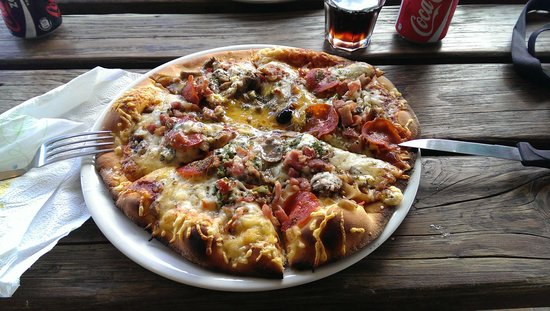 Moorea Food - 30 Best Restaurants In Moorea 21 ALLO PIZZA, Moorea restaurants, restaurants in Moorea, plant based restaurants in Moorea, vegetarian restaurants in Moorea, vegan restaurants in Moorea, Moorea food, where to eat in Moorea, vegan in Moorea, vegetarian in Moorea