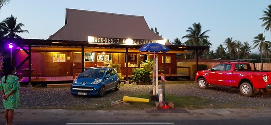 Moorea Food - 30 Best Restaurants In Moorea 4 FARE LA CANADIENNE, Moorea restaurants, restaurants in Moorea, plant based restaurants in Moorea, vegetarian restaurants in Moorea, vegan restaurants in Moorea, Moorea food, where to eat in Moorea, vegan in Moorea, vegetarian in Moorea