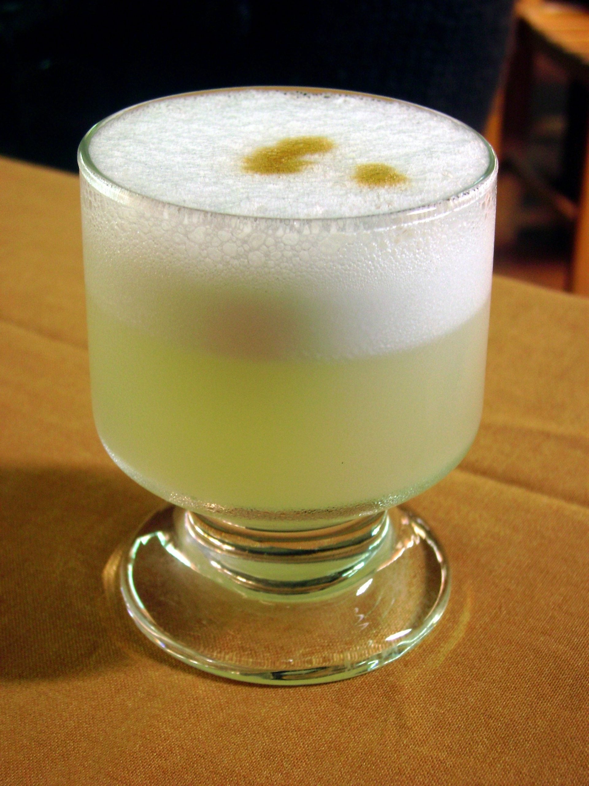 Peruvian Drinks - 27 Best Peruvian Beverages And Non-Alcoholic Drinks In Peru 2 Pisco Sour, drinks in Peru, Peruvian drinks, non alcoholic drinks in peru, alcoholic drinks in peru, peru drinks, traditional peruvian drinks, exotic drinks in Peru,