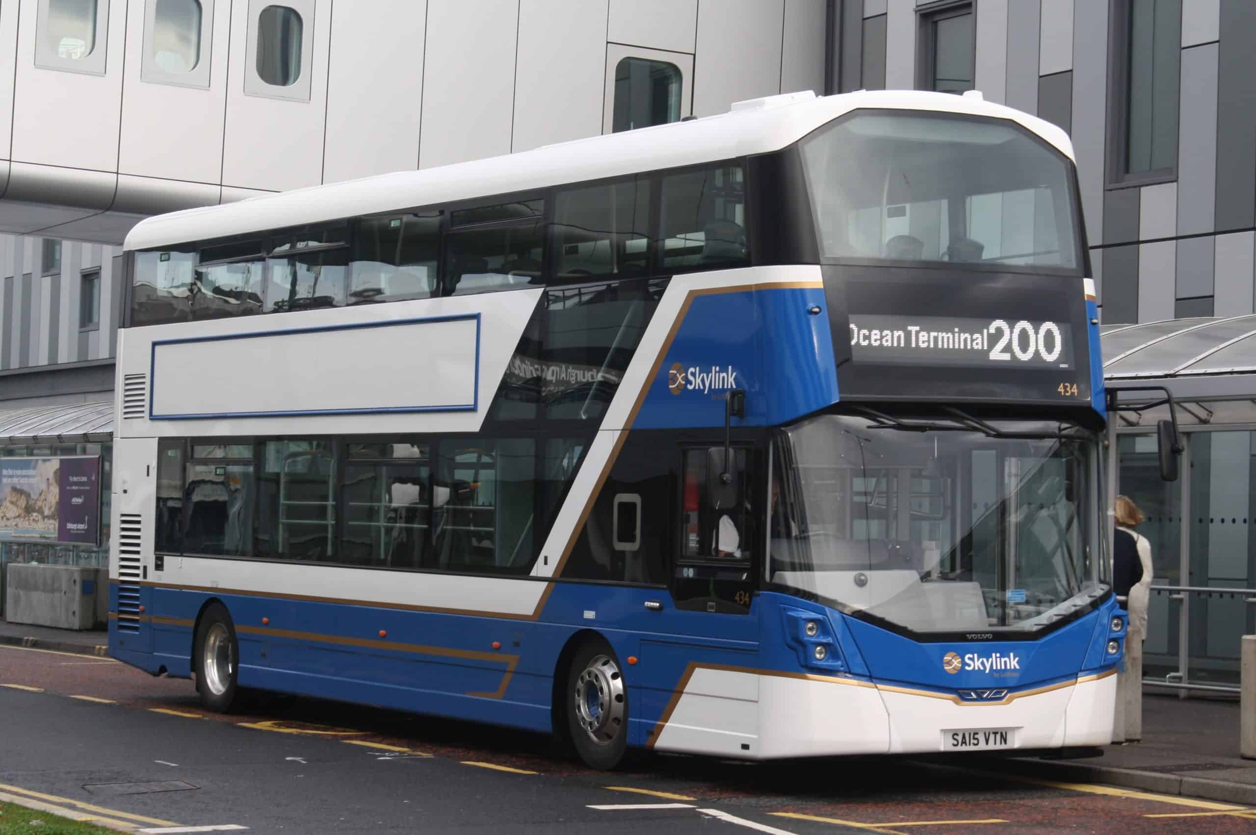 Edinburgh Airport Bus, How To Get From Edinburgh to Edinburgh Airport Best Way, shuttle bus from Edinburgh to Edinburgh airport, bus from Edinburgh to Edinburgh airport, cheapest way from Edinburgh to Edinburgh airport, Edinburgh to Edinburgh airport, by train from Edinburgh to Edinburgh airport, taxi from Edinburgh to Edinburgh airport, uber from Edinburgh to Edinburgh airport, private transfer from Edinburgh to Edinburgh airport, metro from Edinburgh to Edinburgh airport, shuttle bus from Edinburgh to Edinburgh airport
, Bus Skylink 200
