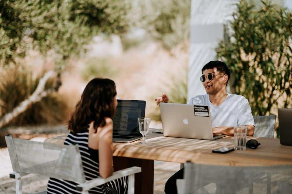 5 Best Ways to Earn Money As a Digital Nomad: Traveling the World and Making Money Online, 5 Tech Must-Haves if You Work and Travel