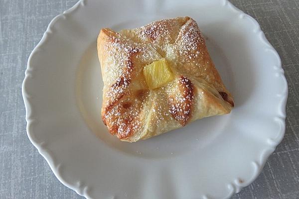 German Desserts - 41 Best Desserts in Germany to Try 10 Quark-tasche or German Cheese Pastry- Bienenstich / Bee Sting Cake