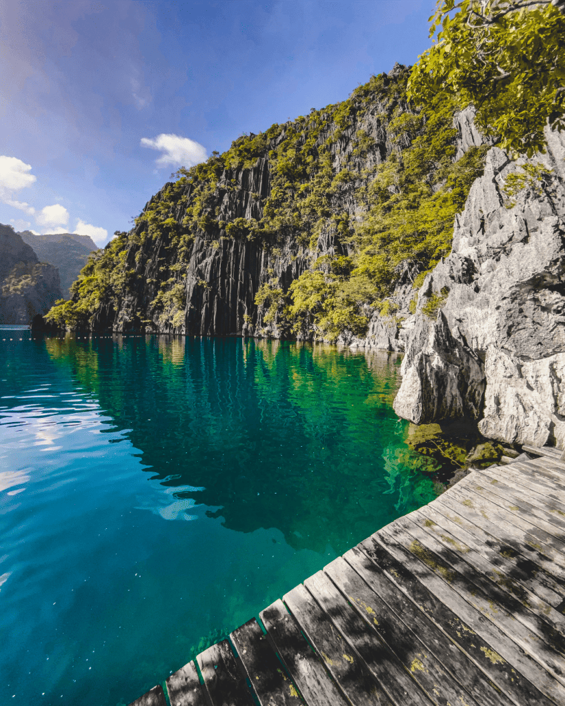 Comparison El Nido vs Coron - Which is the Better? 15 Barracuda Lake Diving Underwater Tours Coron Philippines Gamintraveler 2