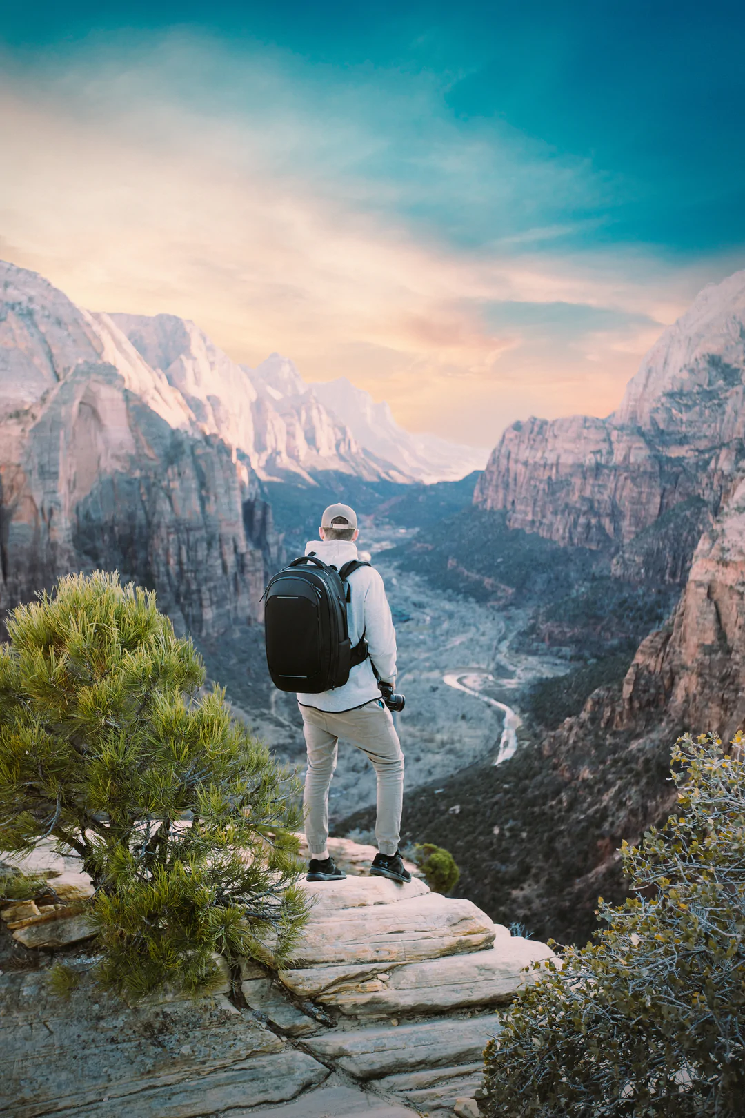 Nomatic Backpack Review - Nomatic Navigator Travel Backpack 32L 9 Nomatic Backpack Review - The Nomatic Navigator Travel Backpack 32L (Carry-on)