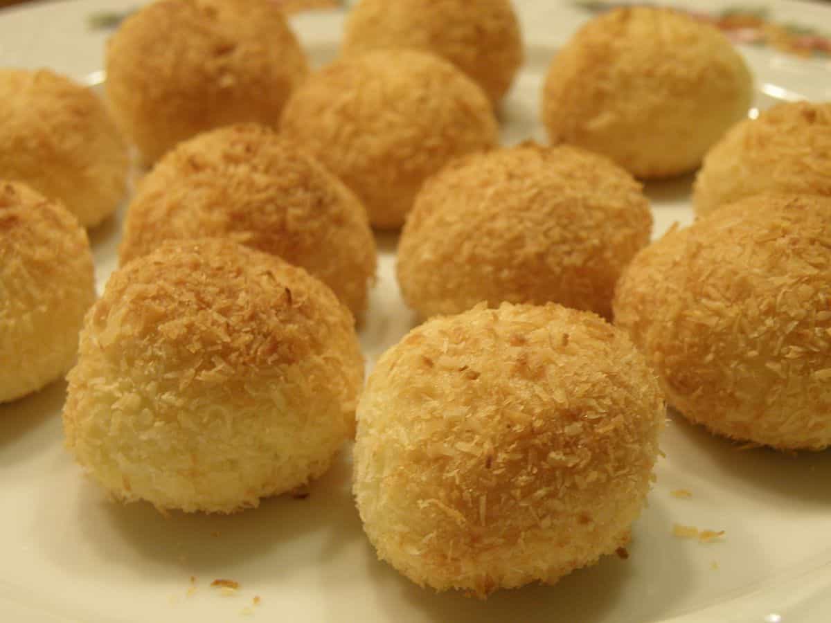 Best Panamanian Food: 40 Best Panamanian Dishes And Traditional Food In Panama To Try 26 Cocadas