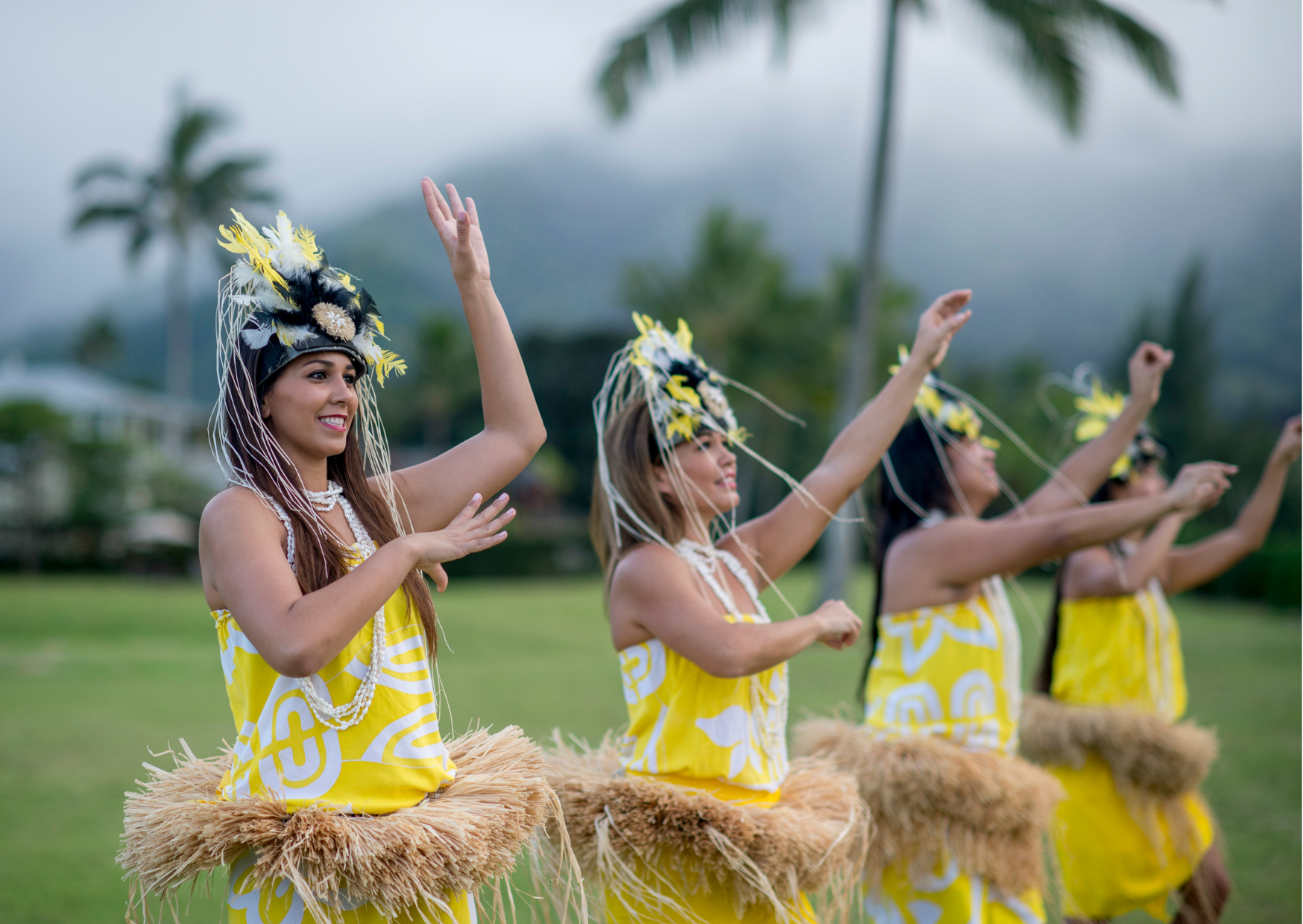 Comparison Big Island vs Maui - Which is the Better Vacation? 8 A Haiwaiian Luau - Maui vs Big Island, Big Island vs Maui