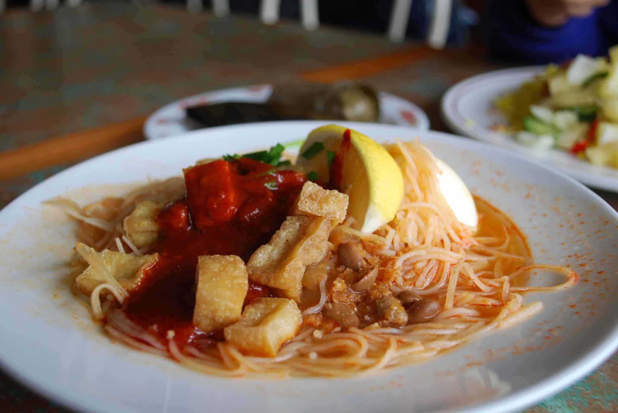 Breakfast in Singapore - 15 Traditional Singaporean Breakfast to Try 7 Mee Siam for Singaporean Breakfast