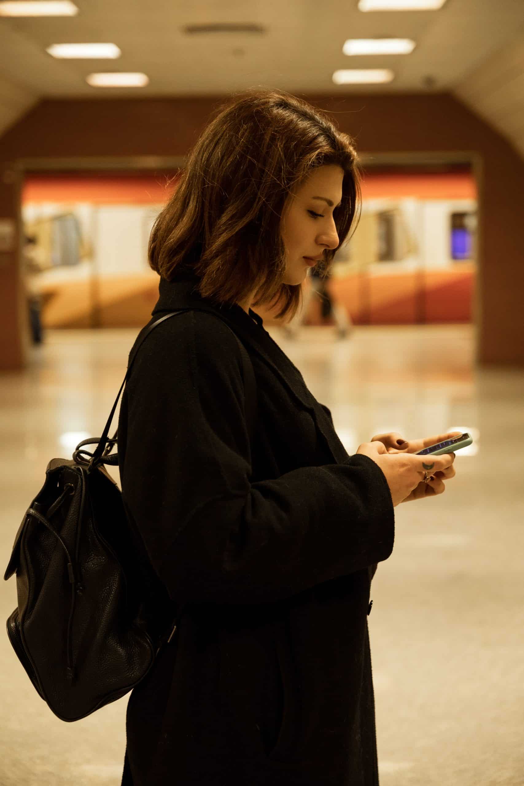 eSIM vs. International Roaming: The Travel Phone Dilemma That Could Save (or Drain) Your Wallet 3 international roaming, international roaming vs esim, international roaming vs esims, roaming fees, roaming charges