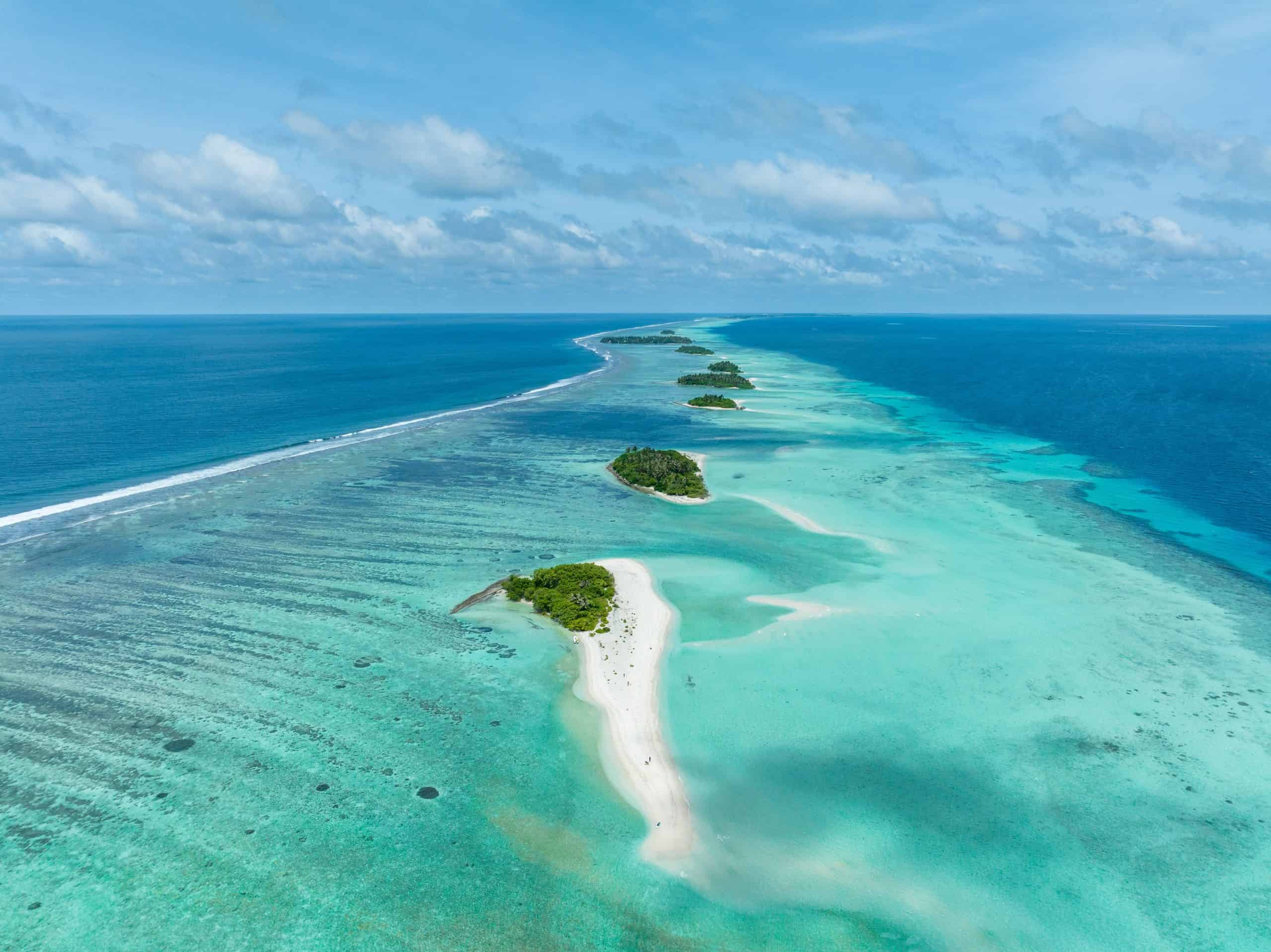 Maldives vs French Polynesia: Which Vacation is Better? 2 Maldives vs French Polynesia, French Polynesia vs Maldives