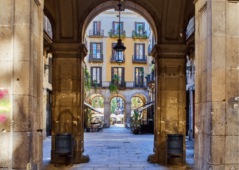 The Ultimate Barcelona Itinerary 4 Days: Everything to Know 3 Arch pillar in the Barri Gòtic - Barcelona Itinerary 4 Days - 4 Day Barcelona Itinerary - 4 Days in Barcelona - What to Do in Barcelona in 4 Days