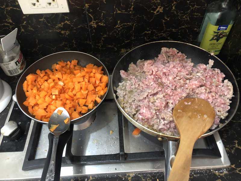 Americans Make Bolognese One Way And Italians Do It Completely Differently: How to Make Spaghetti Bolognese That Tastes Like the Real Thing 2 How to Make Spaghetti Bolognese - An Authentic Spaghetti Bolognese (Recipe Guide)