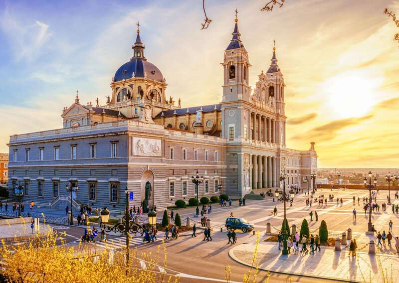 Traveling To Madrid Soon? What Not to Do in Madrid: 7 Tourist Traps Locals Wish Visitors Would Stop Falling For 12 7 Tourist Traps to Avoid in Madrid, Things to Know Before Visiting Madrid For First Timers - Madrid Travel Tips Guide