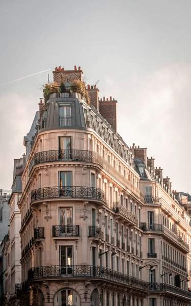 Comparing Paris vs London: Which is Better? 4 The architecture in Paris which is just unparalleled | London vs Paris