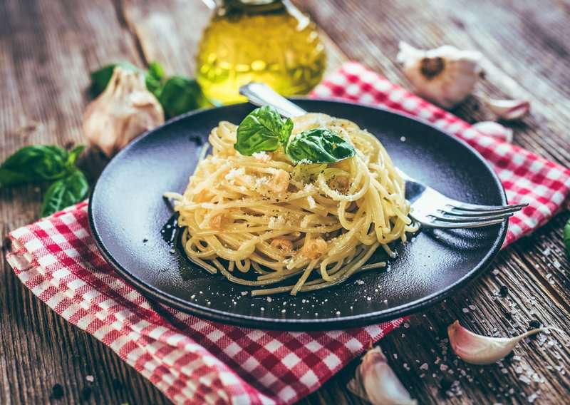 10 Best Pasta Recipes for When You’re Tired of Making the Same Dinner 9 How to Make Aglio e Olio - Authentic Aglio e Olio (Recipe Guide) Tips And Calories