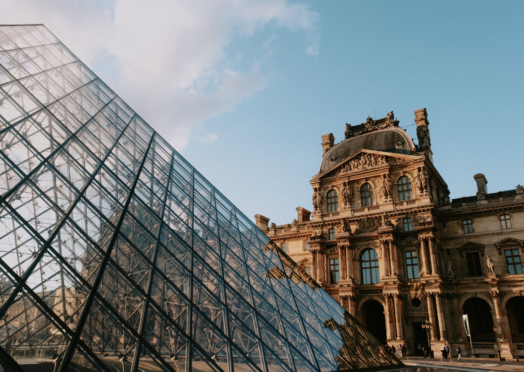 The 8 Paris Mistakes That Instantly Give You Away as a Tourist 4 Louvre Museum in Paris 8 Mistakes Tourists Make in Paris to Avoid