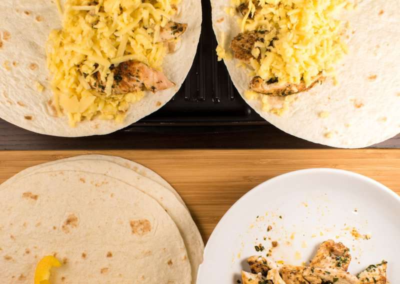 Stop Making Quesadillas Like a Grilled Cheese And Do This Instead: How to Make Quesadillas That Are Crispy Outside and Perfectly Cheesy Inside 6 How to Make Quesadilla – Authentic Quesadilla (Recipe Guide)