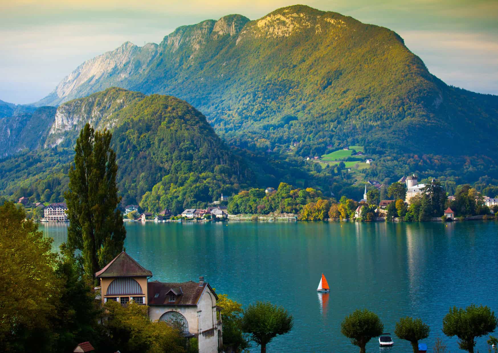10 Most Beautiful Towns in the World You Need to See Once 9 11 Most Beautiful Towns In The World, 11 Most Beautiful Fairytale Towns in Europe,6 Most Popular Lakes To Visit In Europe, The-beautiful-lake-Annecy, 13 Most Underrated Places to Visit in France