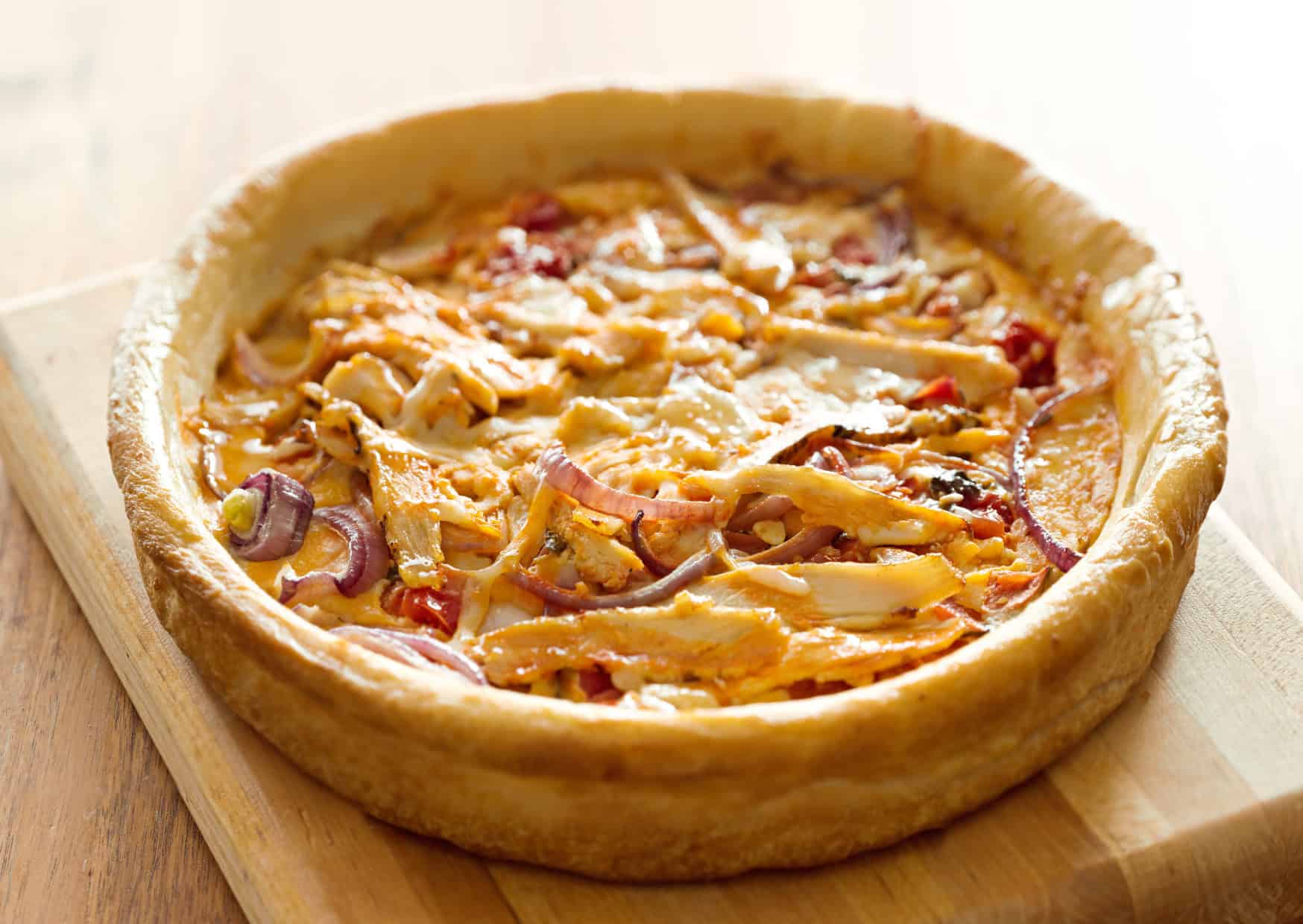 The Pizza Rivalry That Divides America: New York vs Chicago 3 Chicago Style Deep Dish pizza New York Pizza vs Chicago Deep Dish 1