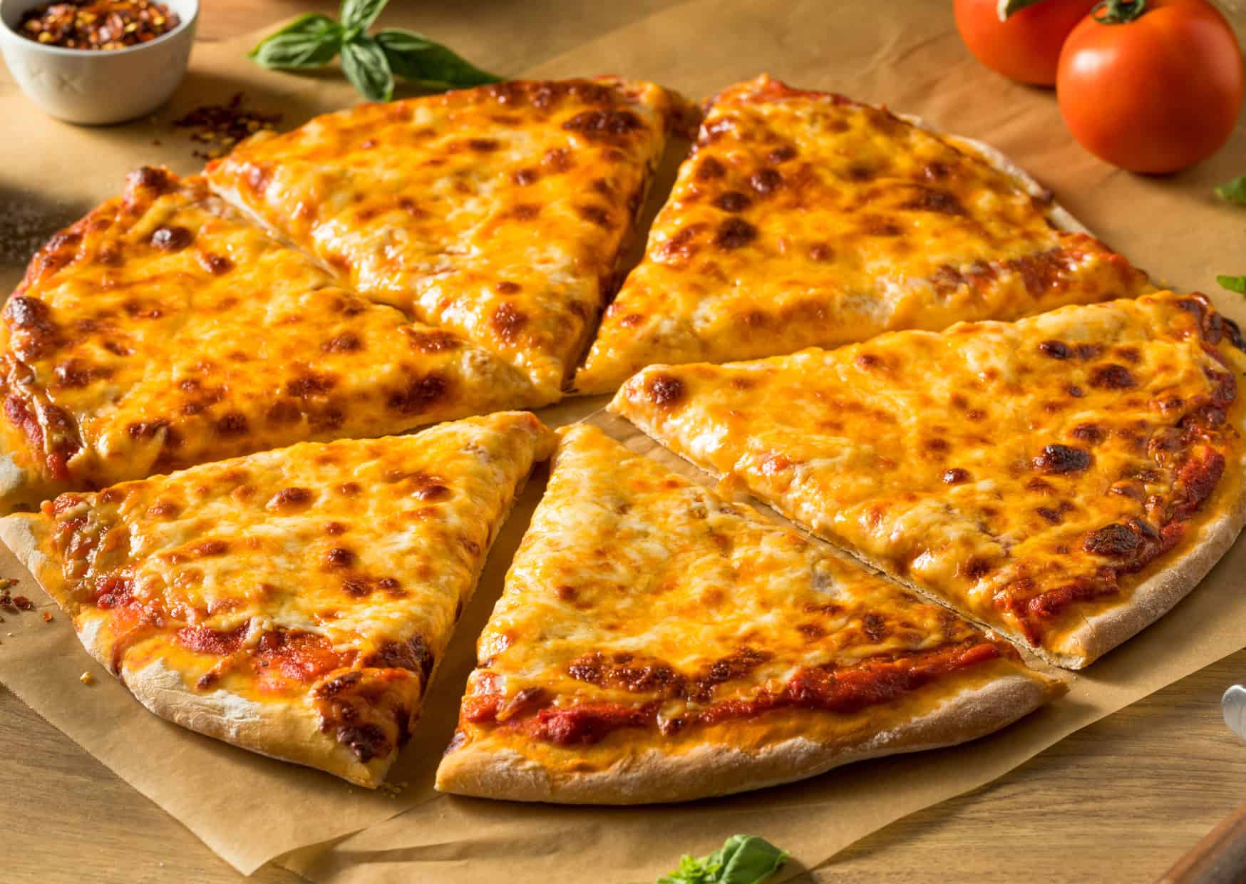 10 Most Popular Tourist Traps in New York And How To Avoid Them 6 Most Popular Tourist Traps in New York (Travel Guide), Classic-New-York-Pizza-New-York-Pizza-vs-Chicago-Deep-Dish