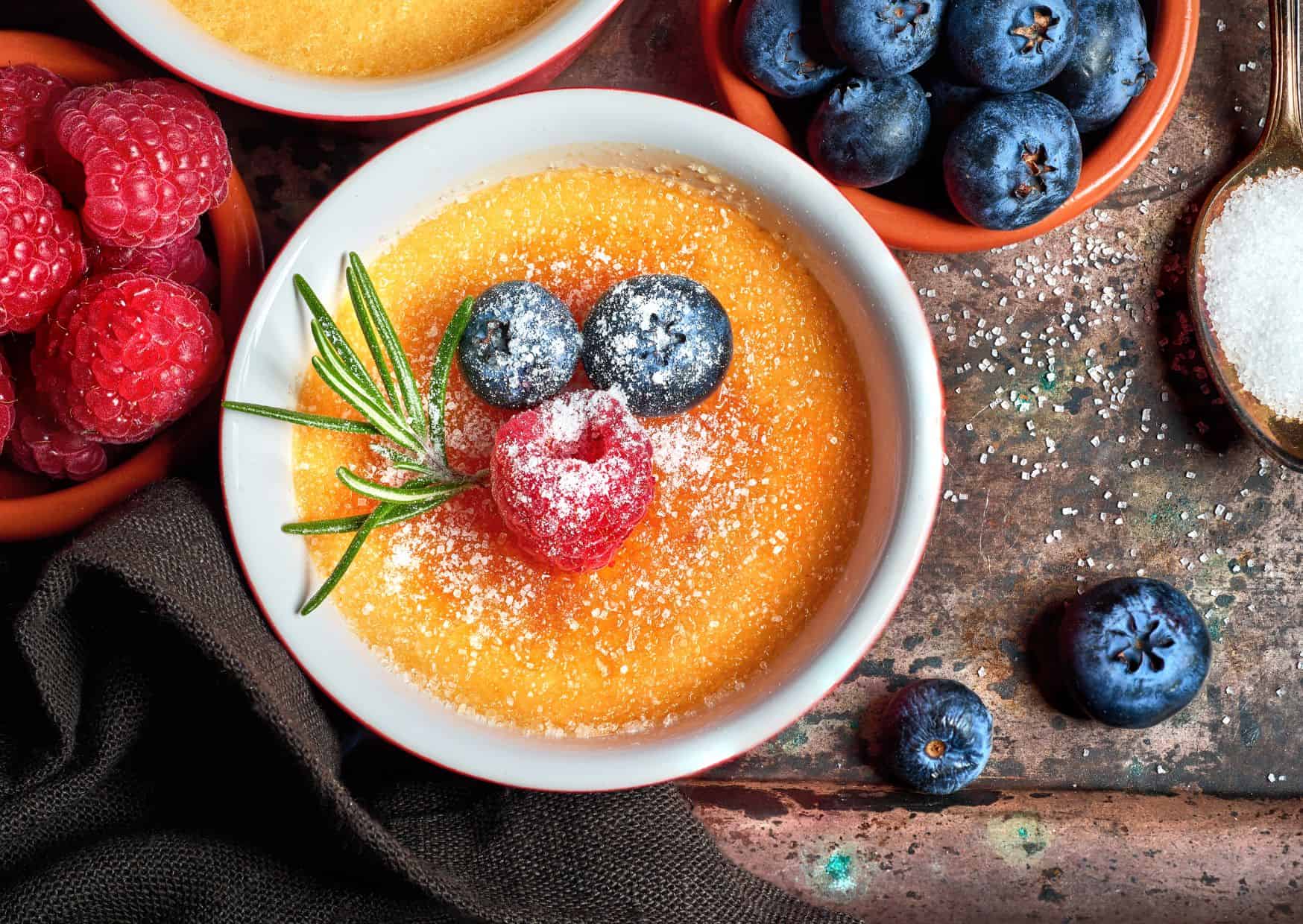 This French Dessert Looks Fancy but Is Surprisingly Simple: How to Make Crème Brûlée That Tastes Like a French Restaurant 1 How To Make Crème Brûlée (Recipe Guide) Tips And Calories