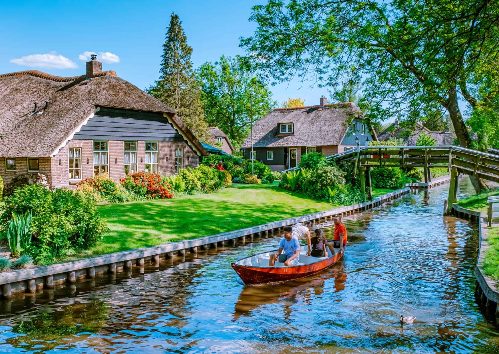 10 Most Beautiful Towns in Europe That Aren't So Popular 5 Giethoorn, Netherlands, 10 Most Beautiful Towns in Europe That You Never Heard About