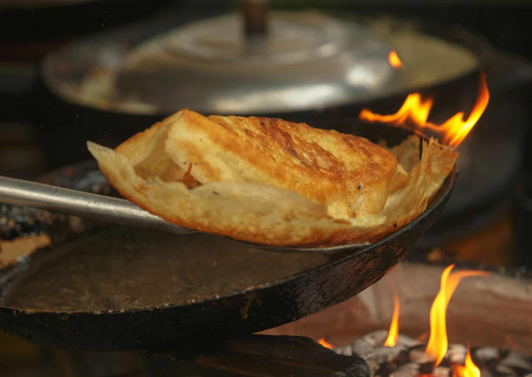 Why This Vietnamese Pancake Is So Crispy And How You Can Make It 3 How To Make Banh Xeo Vietnamese Sizzling Pancakes (Recipe Guide)