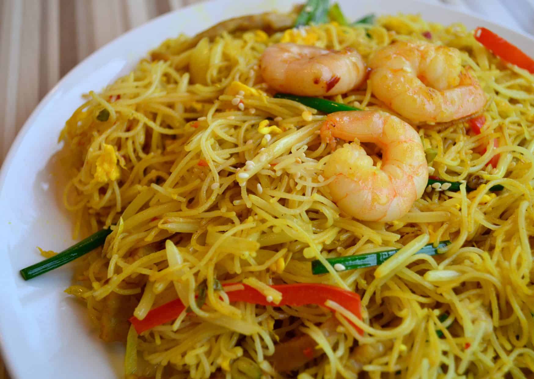 This 20-Minute Noodle Recipe Is Spicy, Savory, and Better Than Delivery: How to Make Perfect Singapore Noodles With Shrimp, Pork, and Vegetables 5 How To Make Singapore Noodles (Recipe Guide) Tips And Calories
