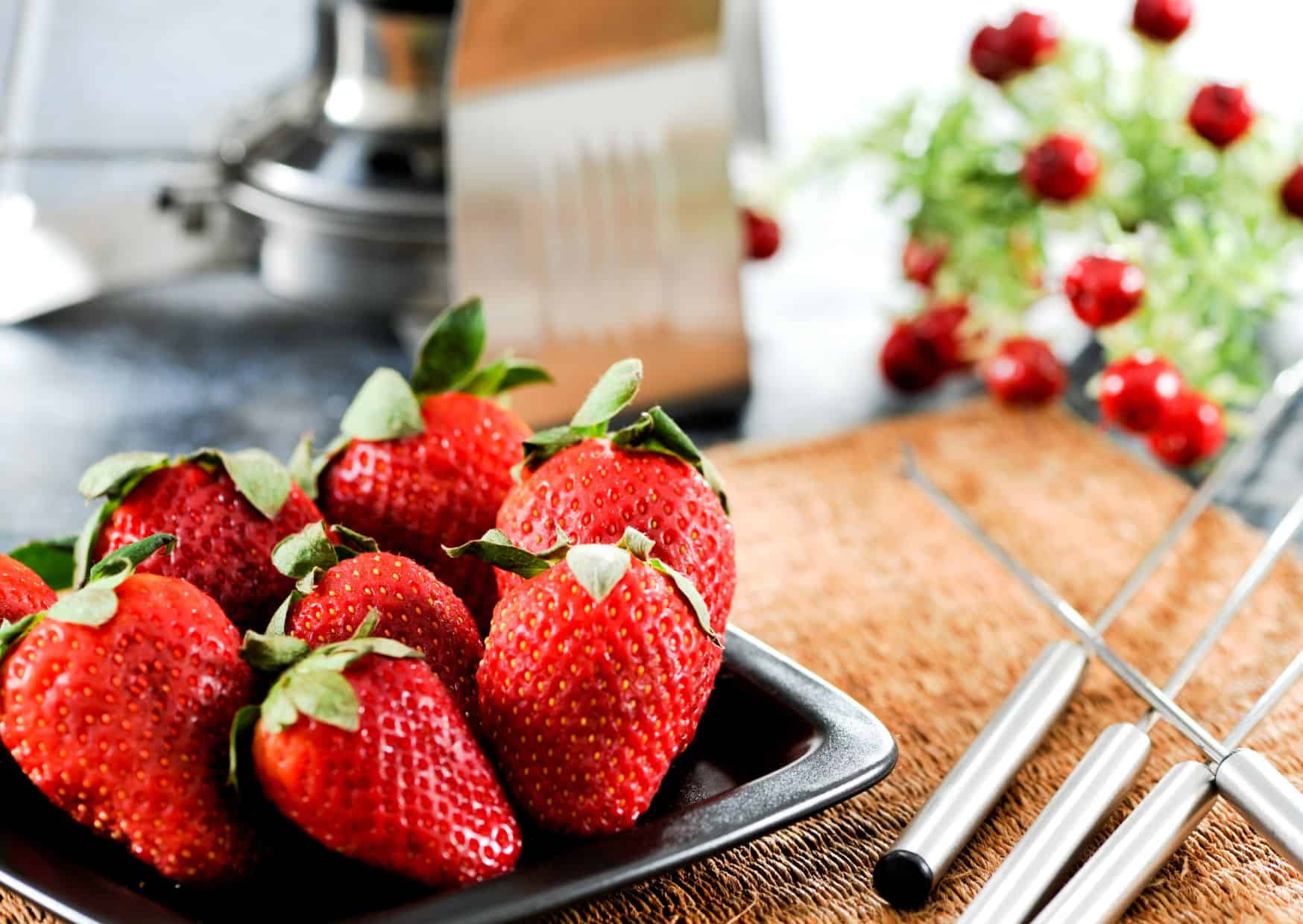 The 10-Minute Dessert Everyone Loves: The Easiest Chocolate Fondue You’ll Ever Make 2 How To Make Chocolate Fondue (Recipe Guide)