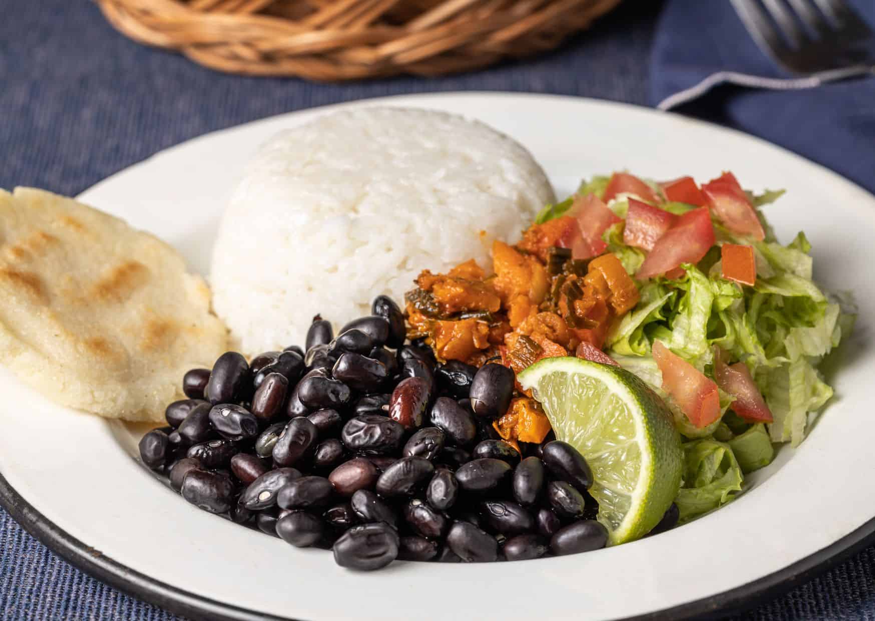 The 30-Minute Costa Rican Dinner Everyone Loves: How To Make Casado With Rice, Black Beans, Plantains, And Juicy Meat 1 How to Make Costa Rican Casado (Recipe Guide)