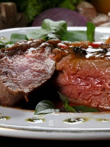 Best Recipes For A Romantic Dinner, How to Make Filet Mignon with Red Wine Sauce (Recipe Guide)