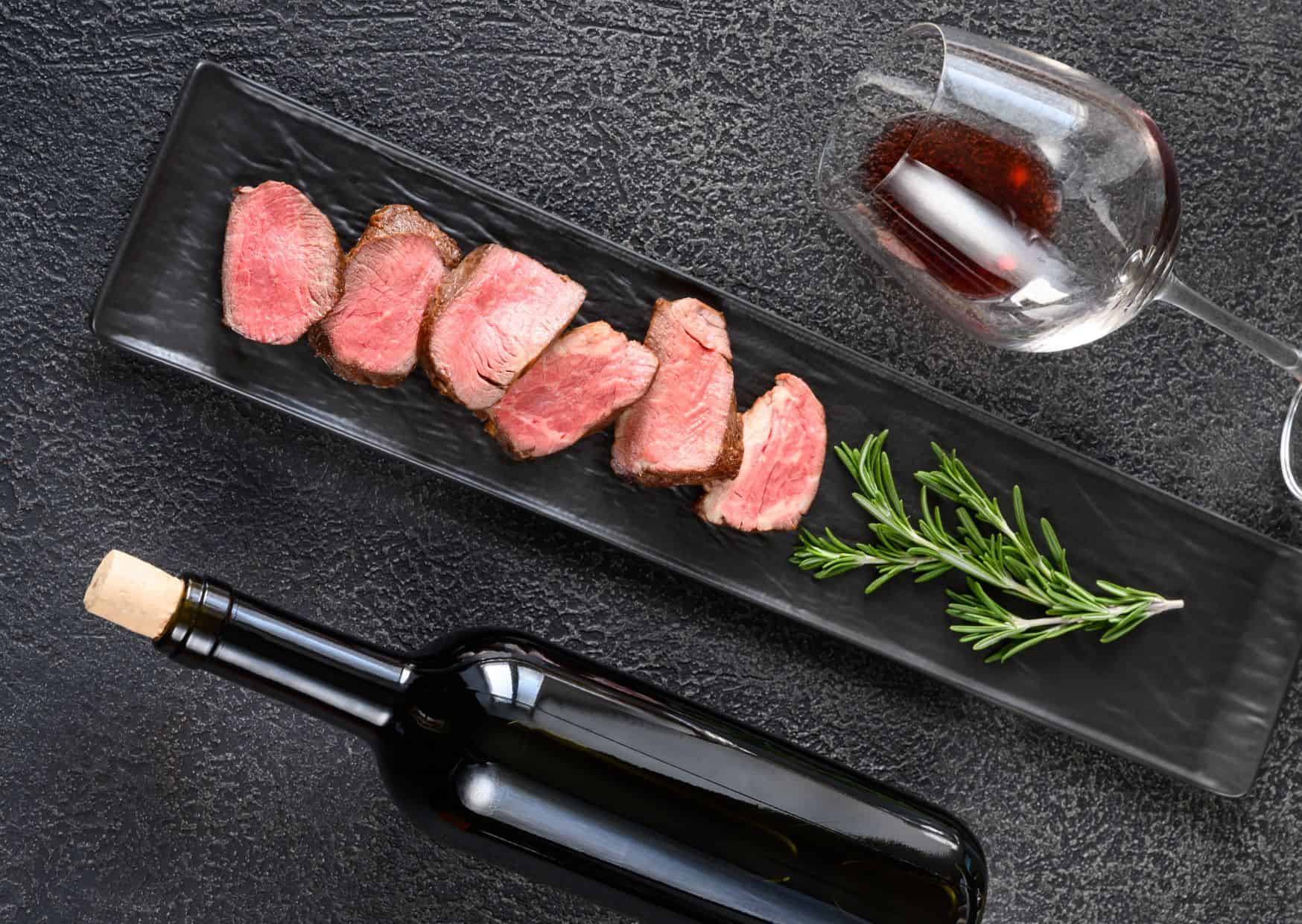 How to Make Filet Mignon With Red Wine Sauce 3 How to Make Filet Mignon with Red Wine Sauce (Recipe Guide)