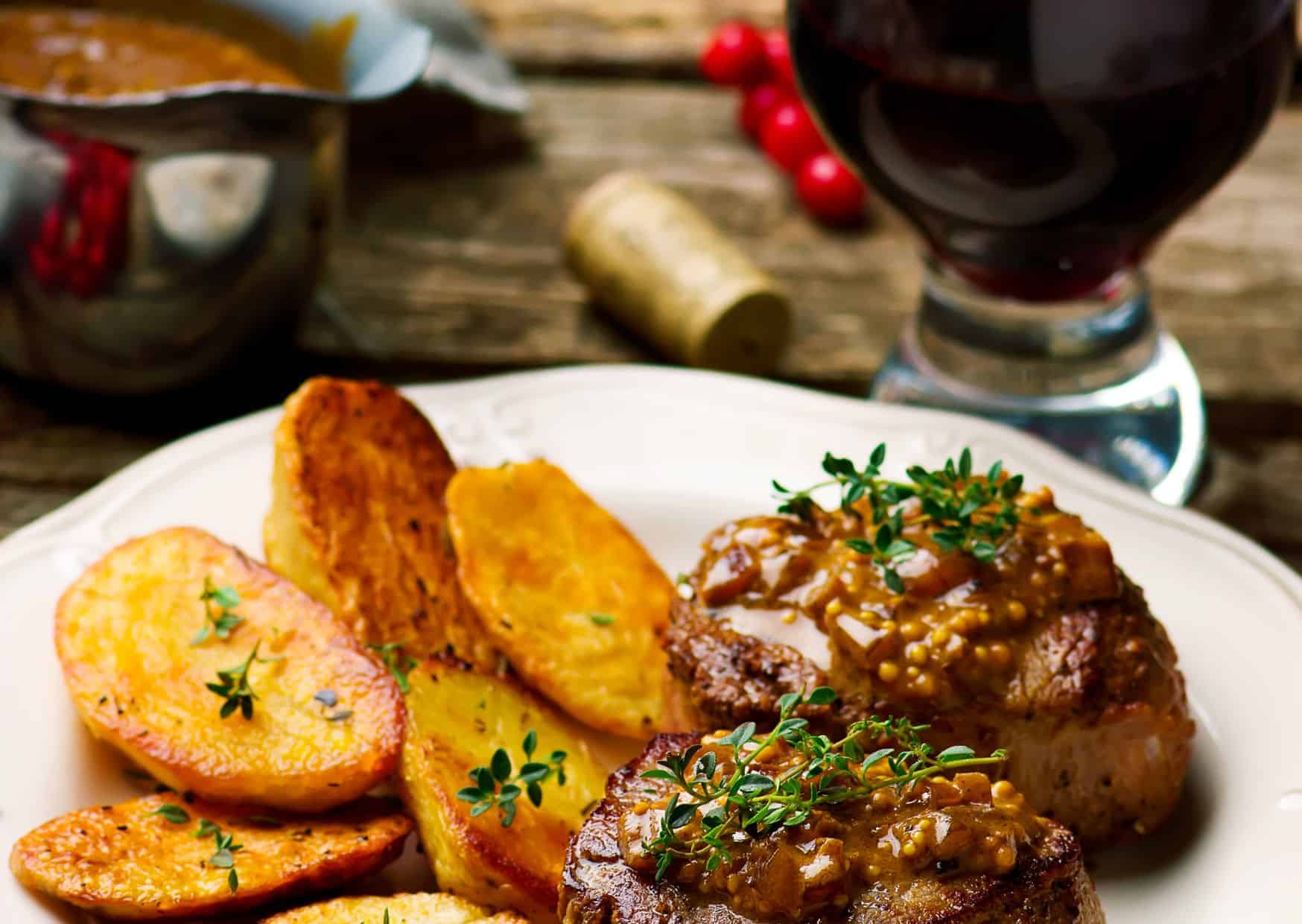 How to Make Filet Mignon With Red Wine Sauce 6 How to Make Filet Mignon with Red Wine Sauce (Recipe Guide)