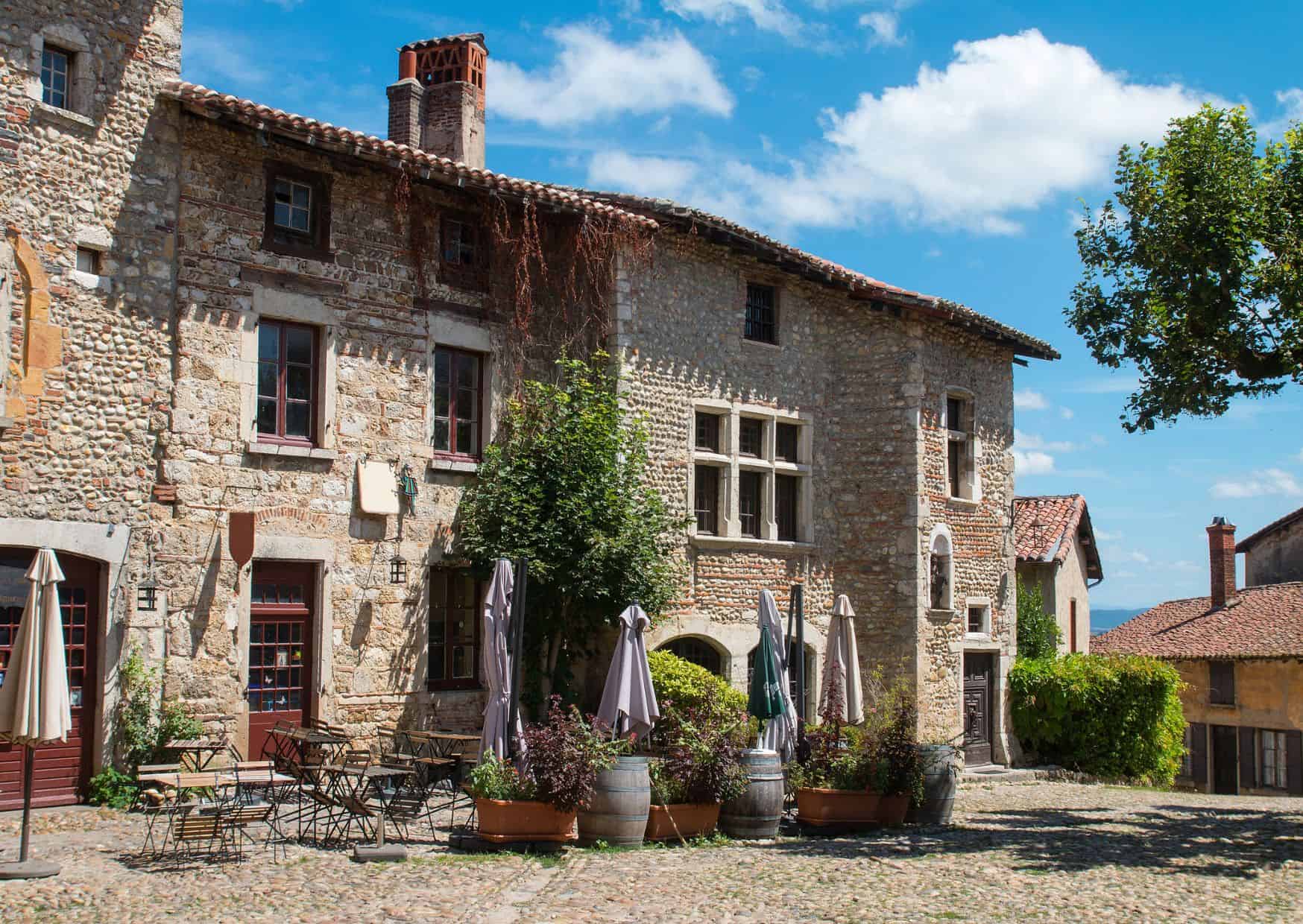 7 Hidden French Towns More Beautiful Than Paris (But No One Talks About Them) 7 Pérouges,