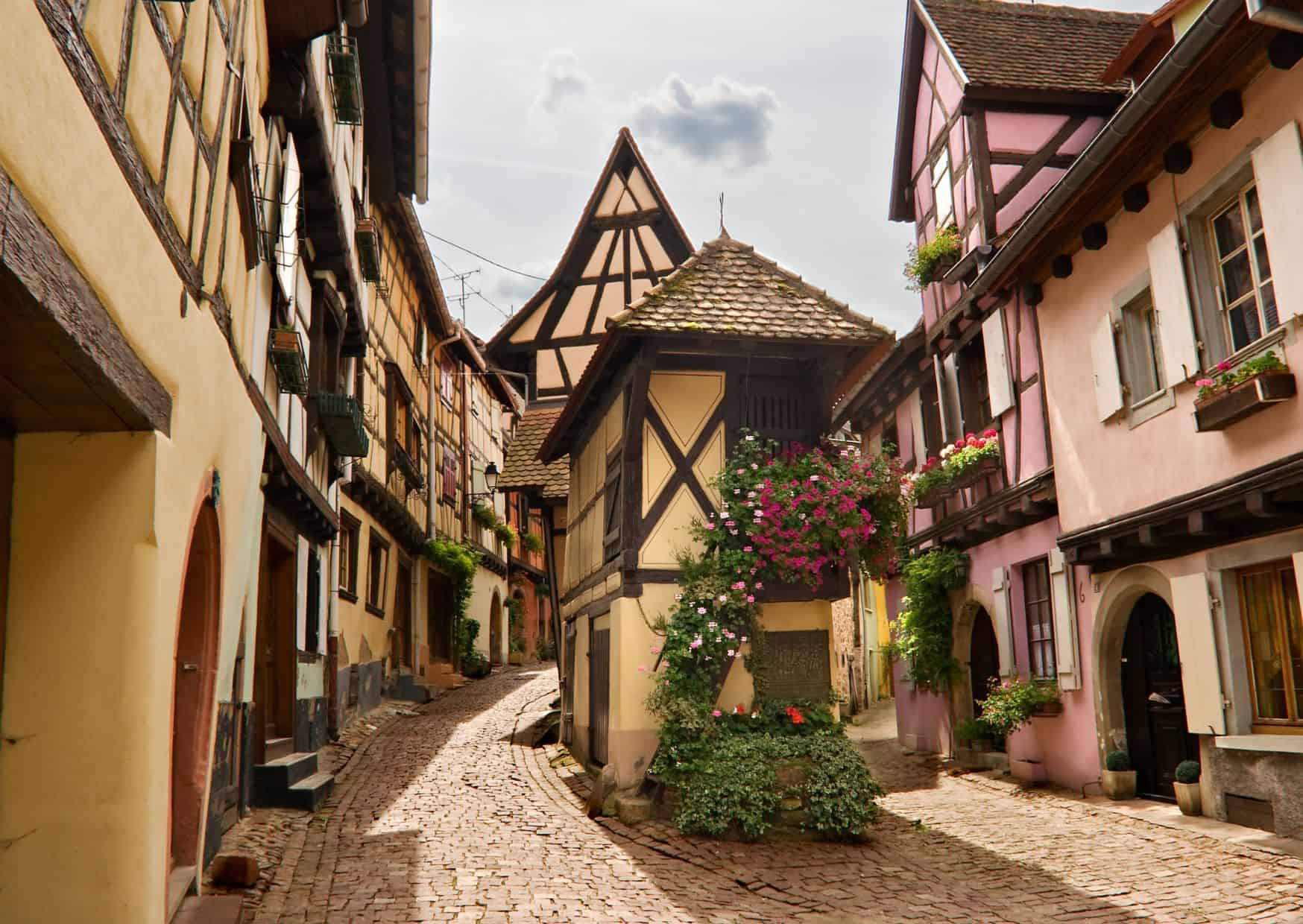 7 Hidden French Towns More Beautiful Than Paris (But No One Talks About Them) 1 7 Most Beautiful Towns in France That You Never Heard About,