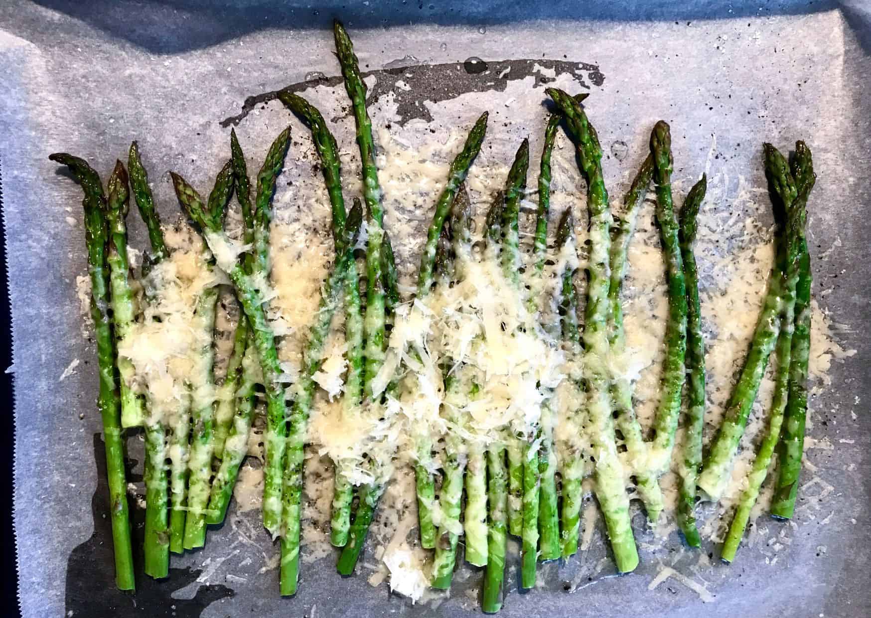 Forget Steamed Asparagus: This Garlic Parmesan Version Is on Another Level 4 Garlic Parmesan Asparagus