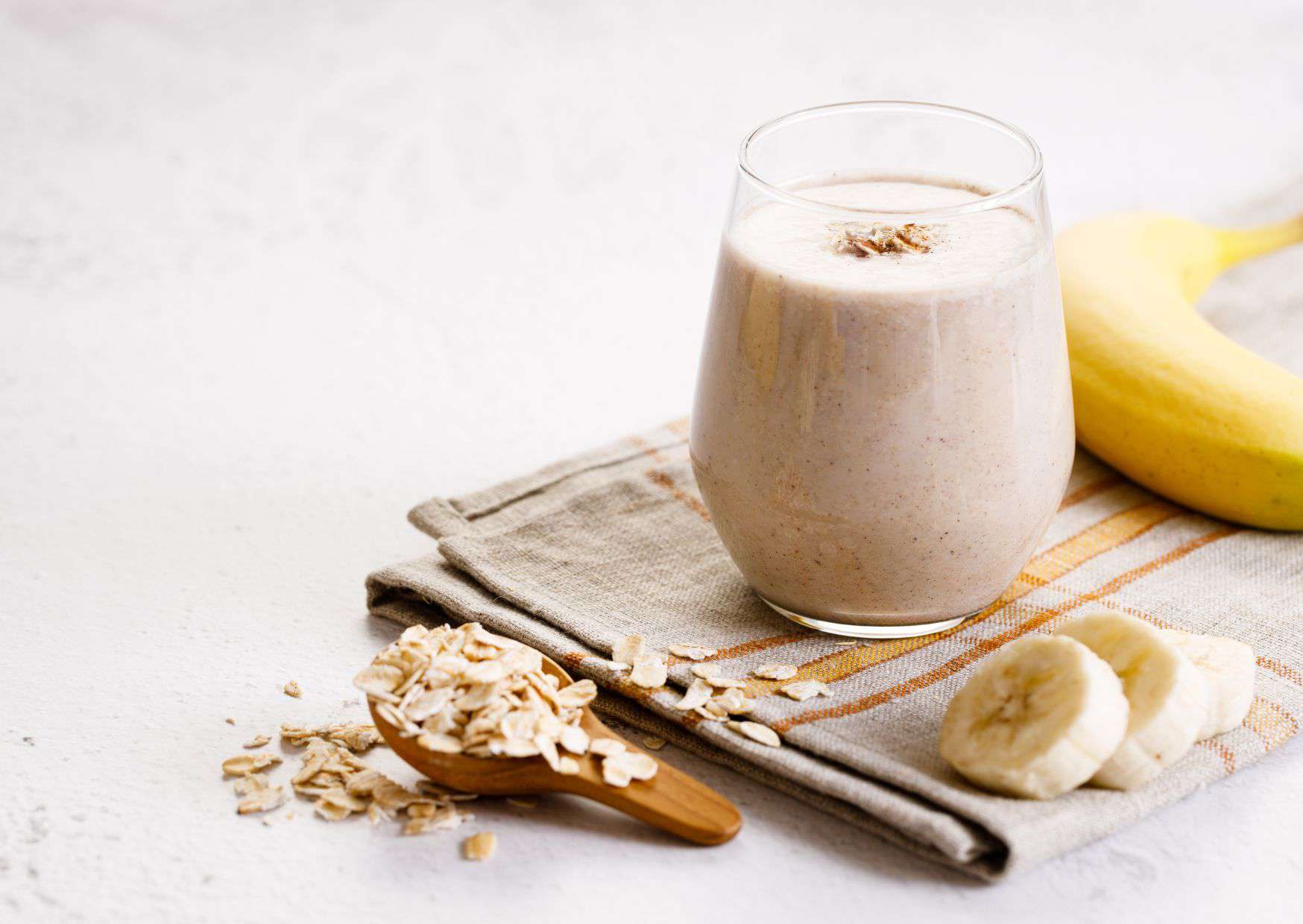 10 Delicious Smoothies That Will Cool You Down This Summer 9 10 Most Delicious Smoothies To Try, Oatmeal Smoothie