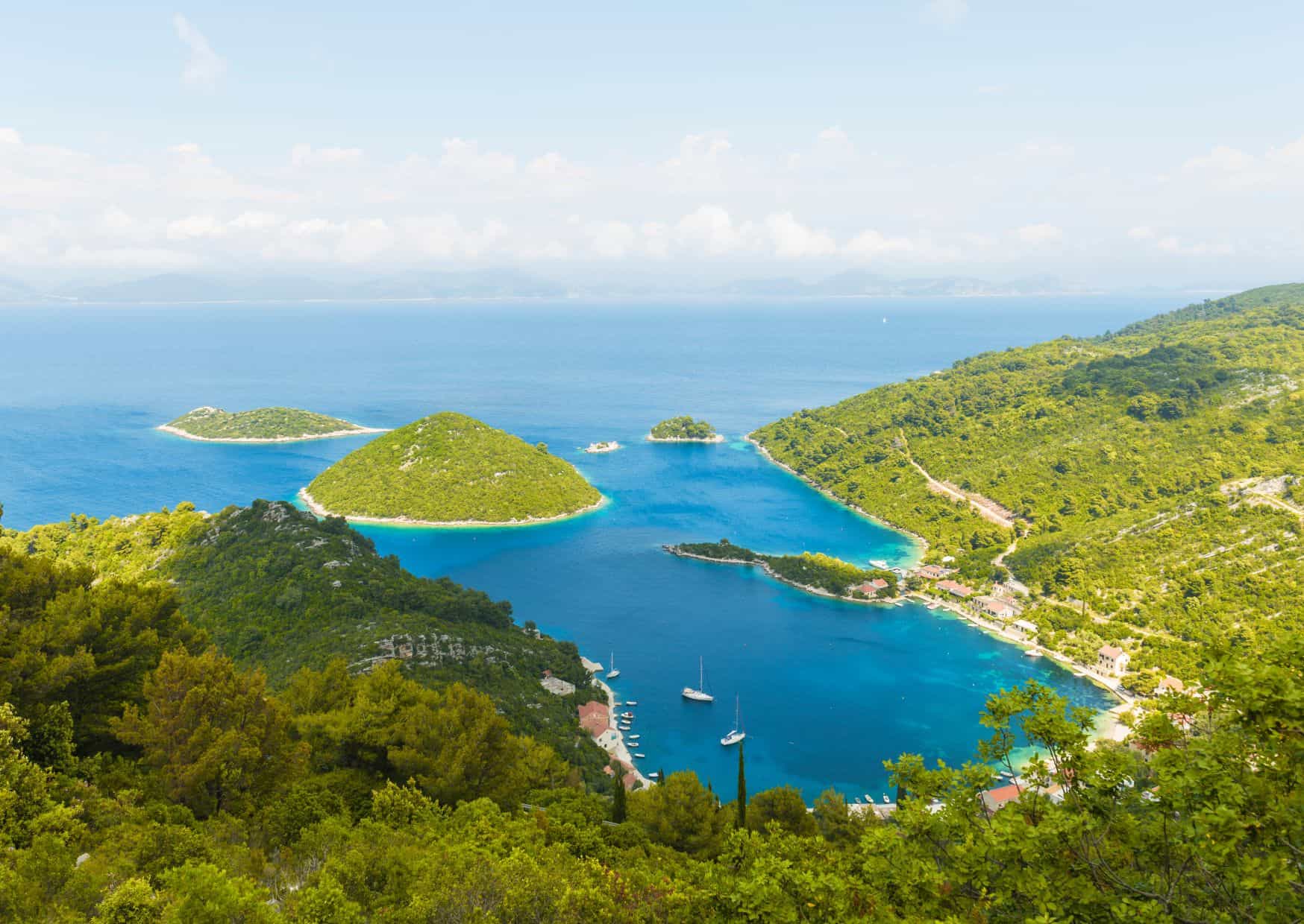 Travel Changed My Life – Here’s How It Can Change Yours Too 8 Reasons Why Travel Enriches Your Life: Explore, Learn, Grow