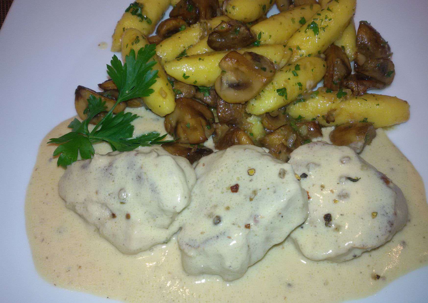 If You Love Stroganoff, You Need to Try Switzerland’s Zürcher Geschnetzeltes: How to Make Zürcher Geschnetzeltes Like a Swiss Restaurant 5 How To Make Homemade Zürcher Geschnetzeltes (Recipe Guide) Tips And Calories