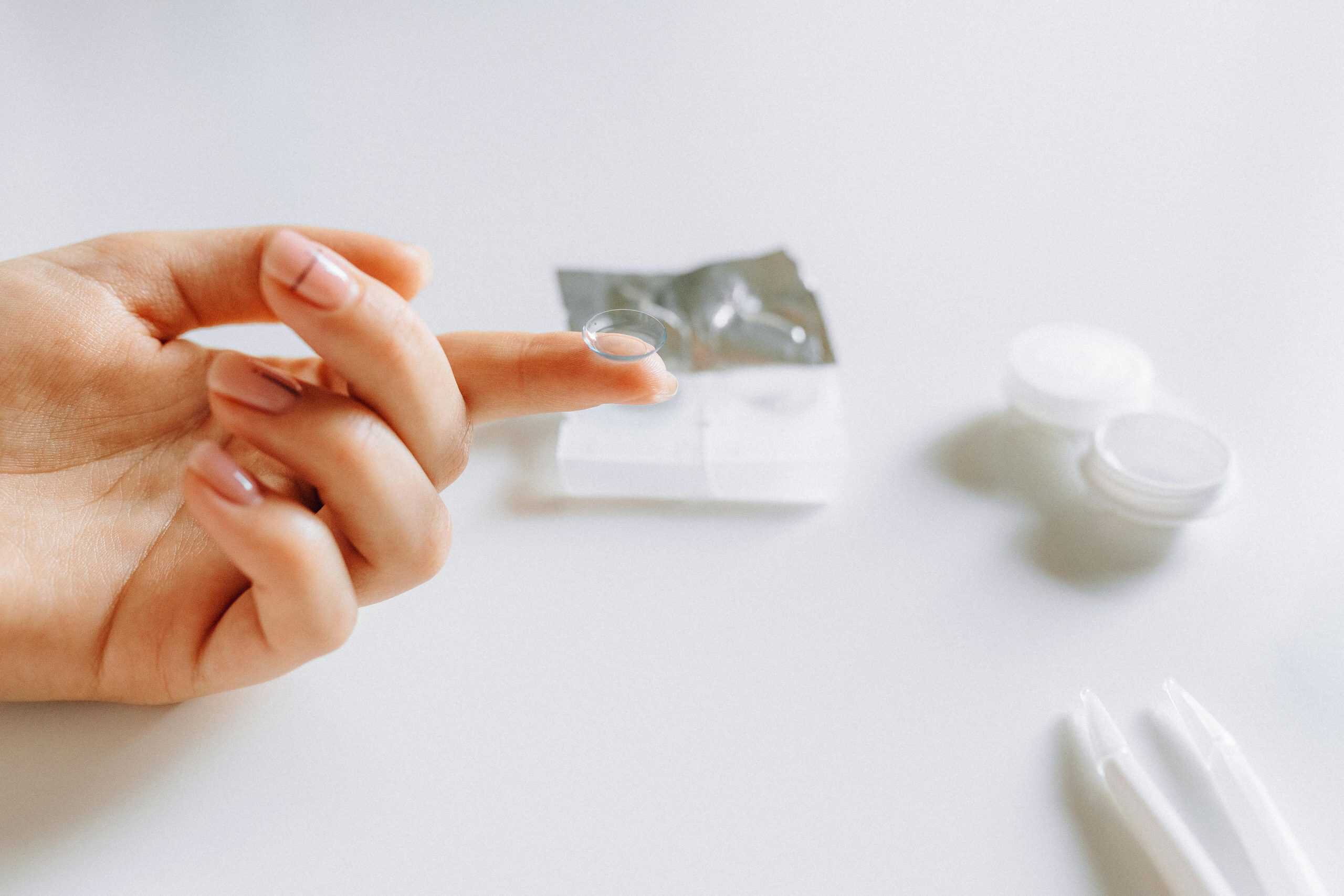 Travel Tips for Contact Lens Wearers 2 Travel Tips for Contact Lens Wearers